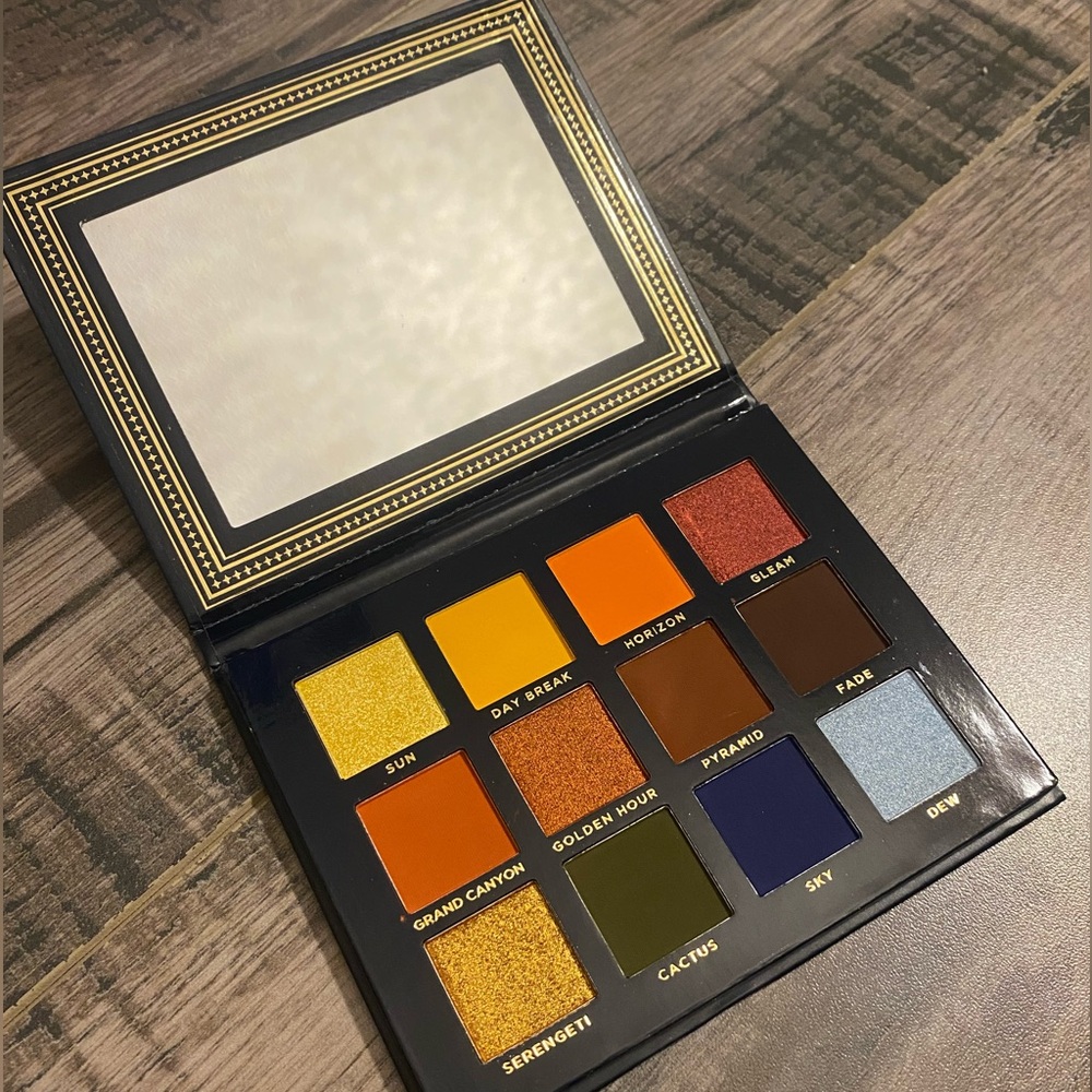 Ace Beautē Vintage Dawn Eyeshadow Palette